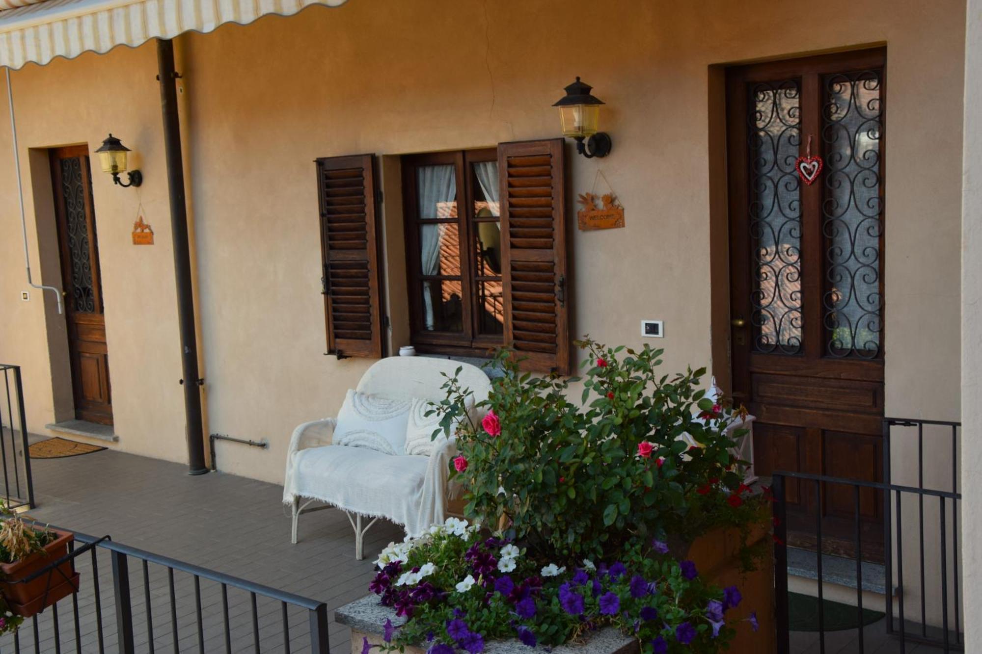 Ferienwohnung Bilocale Vecchio Borgo Borgosesia Exterior foto